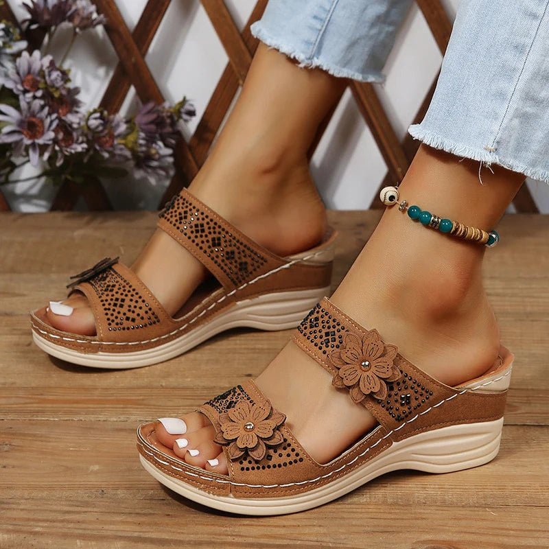 Hermosa Beach - Sandalias de cuña con estampado floral - foto 1